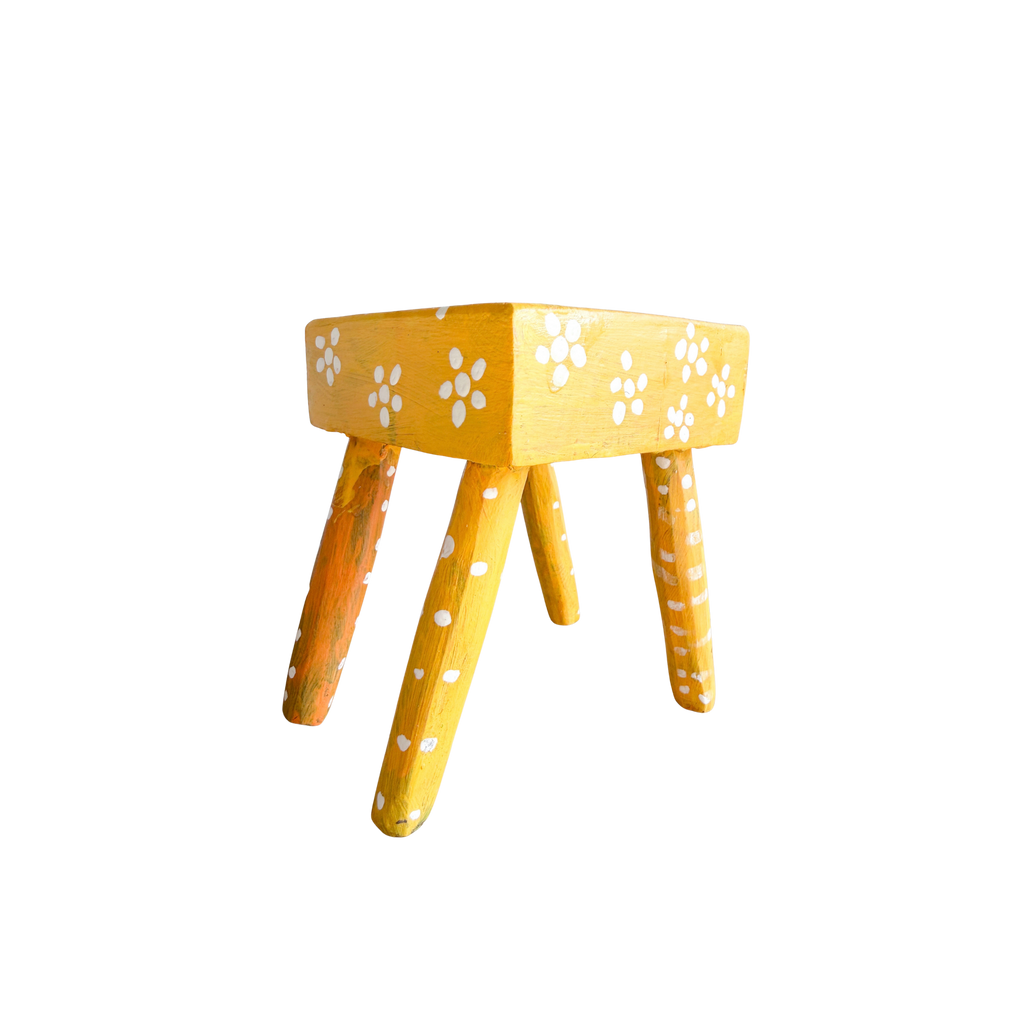 [PEQUENO BANCO QUADRADO AMARELO] - CICINHO